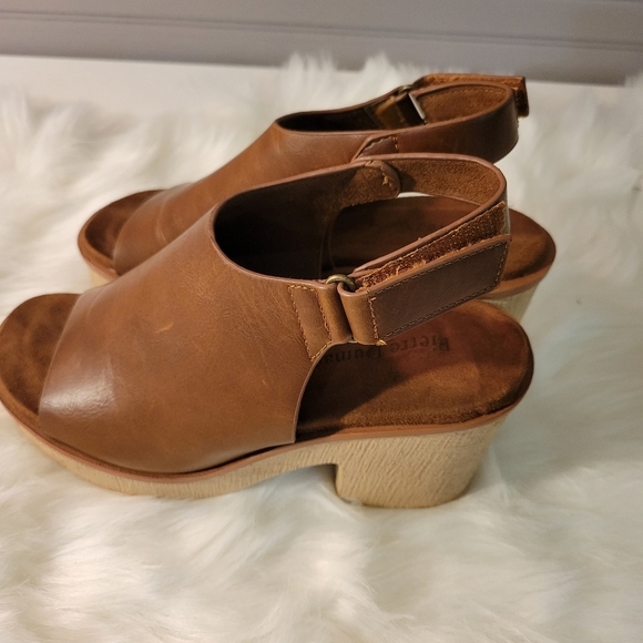 Brown Leather Women's Sandals - Picture 1 of 10